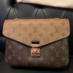 Pochette Metis reverse monogram